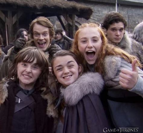Cast behind the scenes of Season 1 - Game of Thrones Photo (42736538 ...