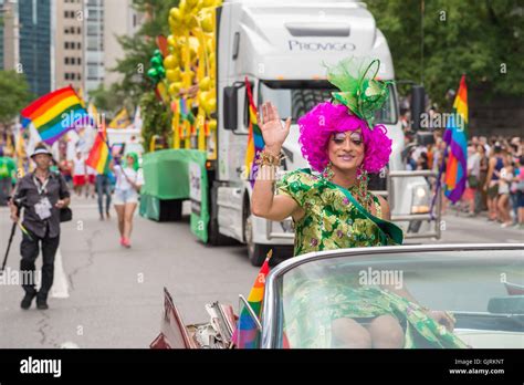 Montréal, CA - 14 août 2016 : Mado au défilé de la fierté Montréal. Mado est un célèbre drag ...