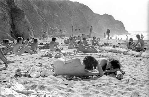 25 Pictures That Show Just How Far Out Beach Life Was In '70s | Beach ...