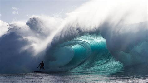 Why Oahu's North Shore Is the Perfect Place to Surf | MapQuest Travel