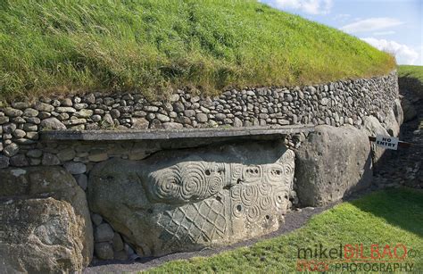 stone with megalithic art. Newgrange passage tomb. Brú na Bóinne. Meath County, Republic of ...