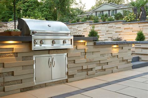 10 Outdoor Kitchen Countertop Ideas and Installation Tips