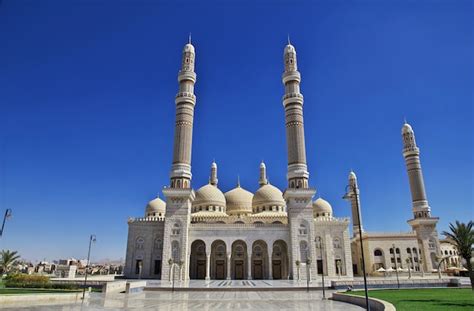 Premium Photo | Al saleh mosque, great mosque of sana'a, yemen