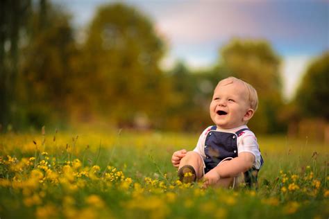 Happy baby in a field : photoshopbattles