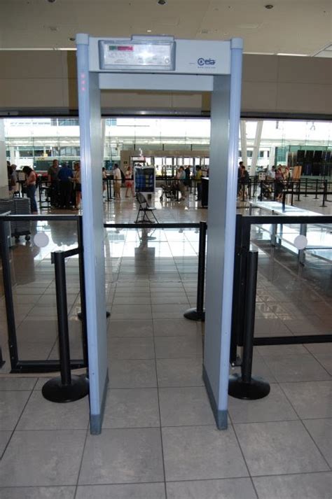 TSA let's minor walk through security with no screening at all?!?! - Page 2 - FlyerTalk Forums