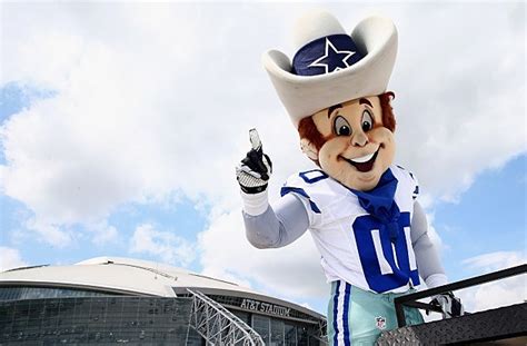 Dallas Cowboys' 'Rowdy' Wins Favorite NFL Mascot of the Year