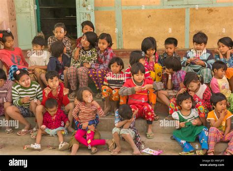 Children school myanmar hi-res stock photography and images - Alamy