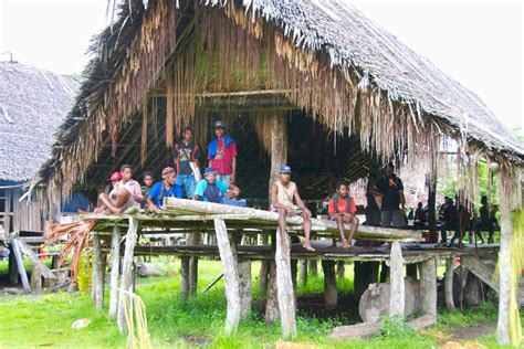 Viva la Voyage: Sepik River Village, Papua New Guinea