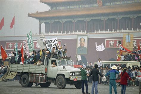 WSJ Archives: 25 Years Ago in Beijing, Martial Law Begins - WSJ