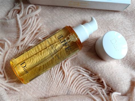 Makeup, Beauty and More: Dior Hydra Life Oil To Milk Makeup Removing Cleanser