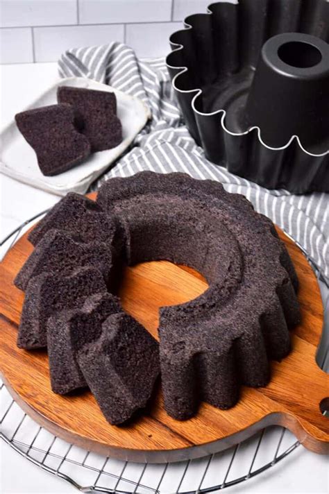 Steamed Black Glutinous Rice Cake - Jaja Bakes - jajabakes.com