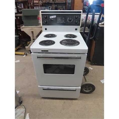 White Westinghouse 24" Stove - McSherry Auction Service Ltd.