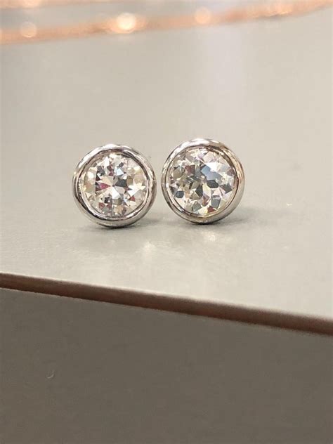 1.04 Carat Diamond Stud Earrings at 1stDibs