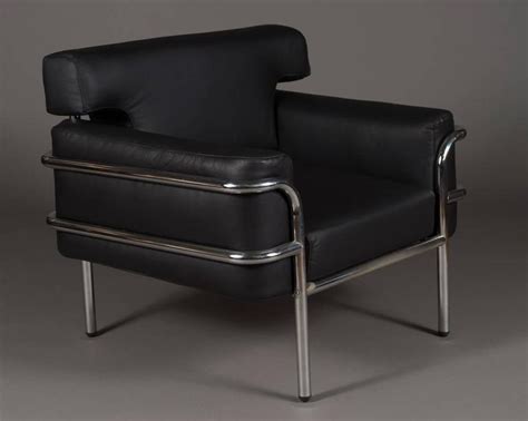 Pair of Iconic Vintage Le Corbusier Style Black Leather Club Chairs at ...