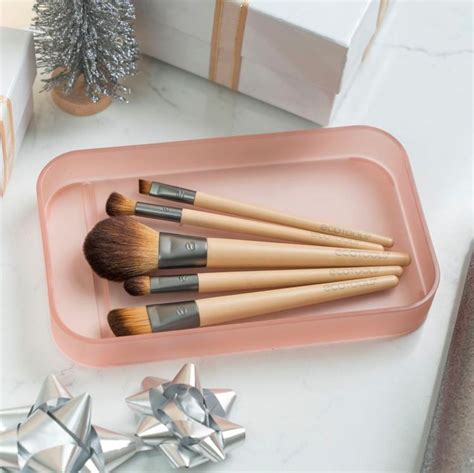 List of 25 Best Vegan Makeup Brushes | Fur-Free & Cruelty-Free