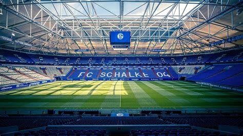 Zuschauer im Stadion erlaubt: Wieder mehr Zuschauer bei Bundesligaspielen erlaubt - Gelsenkirchen