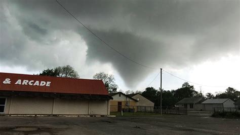 Tornadoes Tear Through Oklahoma, Louisiana and Texas, Killing at Least 7 - The New York Times