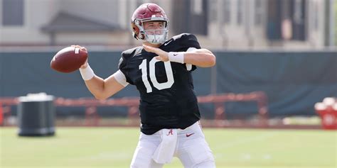 Mac Jones Quarterback : 6 things to know about the alabama football ...