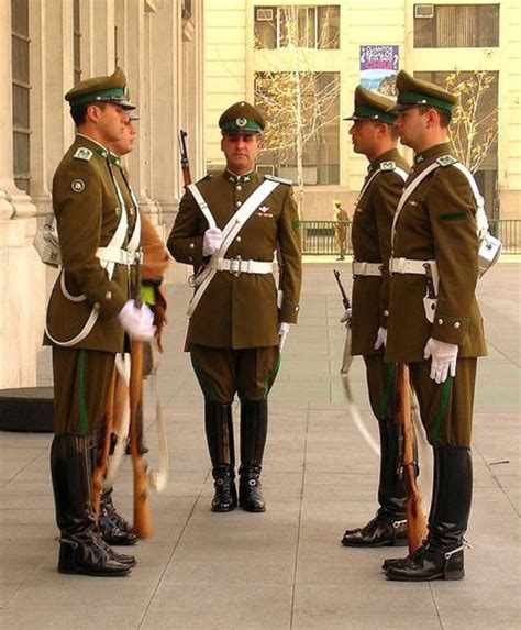 Carabineros de Chile - Chili | Men in uniform, Military fashion, Military uniform