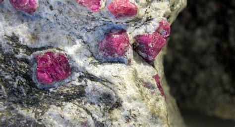 Greenland rubies, the most ancient gemstones in the world have been ...