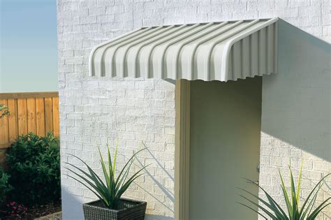 Fixed Metal Aluminium Outdoor Awning | Find your nearest showroom | Luxaflex®