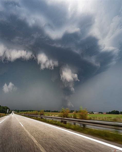 Extreme Weather: Storm Chaser Photography by Jonas Piontek | Storm ...