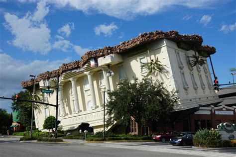 A famosa casa de ponta-cabeça de Orlando | Casa na Disney