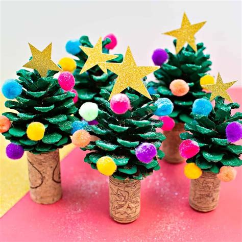 10+ Pine Cone Christmas Craft