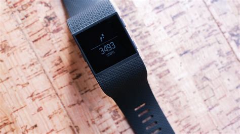 Fitbit Surge update doubles battery life, adds new running alerts - CNET