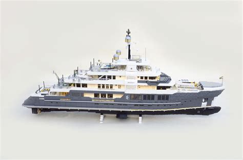 M/Y Scout. A 123cm long super yacht. Apr. 14000 bricks | Cool lego, Lego ship, Lego boat