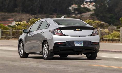 GM cuts 2019 Chevy Volt charging time | Automotive News Canada