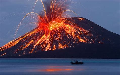 Pelancong Dilarang Dekati Gunung Anak Krakatau - Bisniswisata