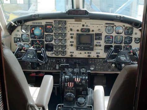 King Air | Cockpit, Flight deck, General aviation