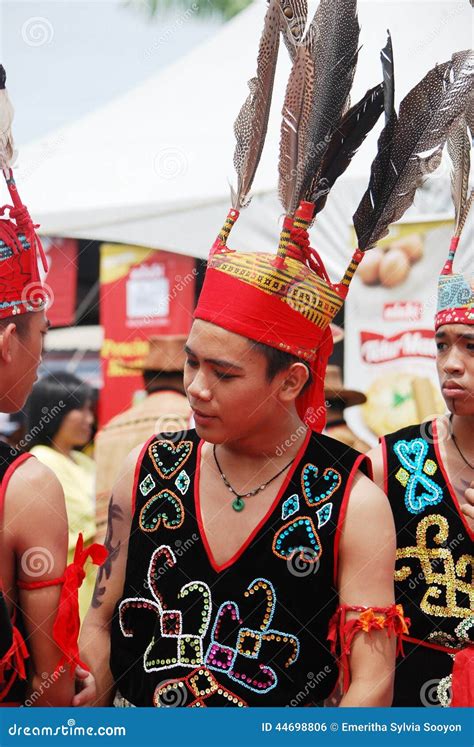 Murut Young Lad in Their Traditional Warrior Costume Editorial Photo ...