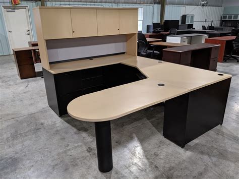 Maple Laminate U Shaped Peninsula Desk with Hutch