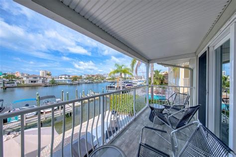 Waterfront-Pet Friendly-8 Minute Walk to Beach - Clearwater Beach | Vrbo