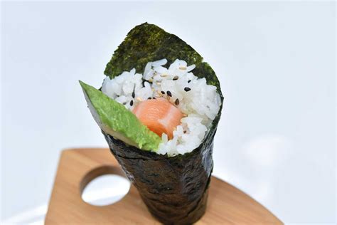 Salmon & Avocado Hand Roll – Sakana House