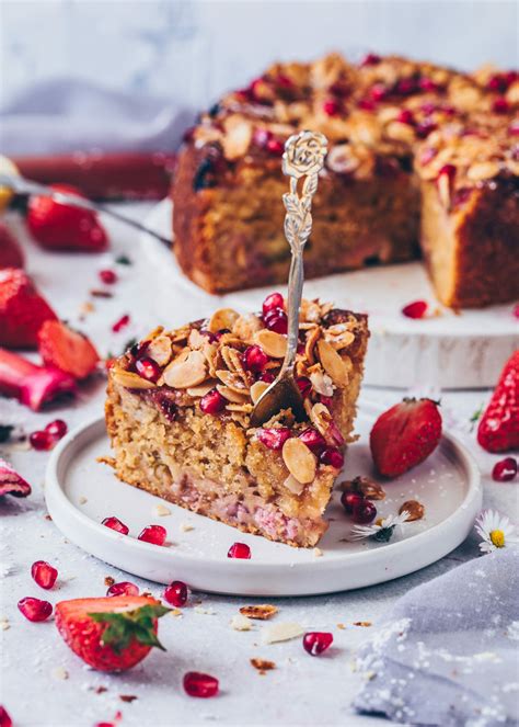 Strawberry Rhubarb Cake with Almonds (Vegan) - Bianca Zapatka | Recipes