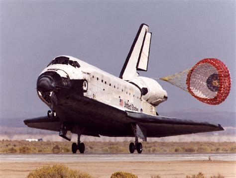 File:NASA Space Shuttle Discovery STS-92.jpg - Wikimedia Commons