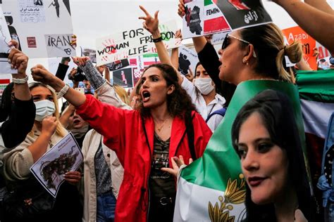 Vídeo | Un mes de protestas en Irán resumido en imágenes | Vídeos | EL PAÍS