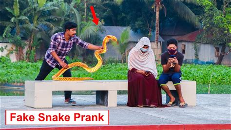 King Cobra Snake Prank 🐍 Fake Snake Prank Video on Public (Part 2) | 4 ...