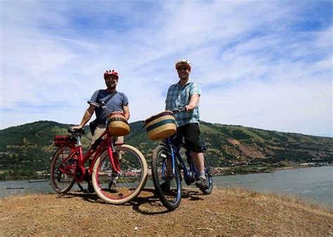 The 4 Best Hood River Bike Trails To Explore This Fall