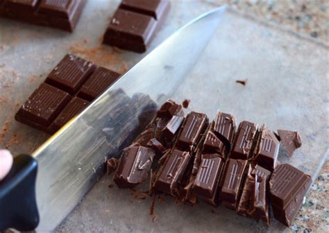 How to Chop Chocolate - Baking Bites