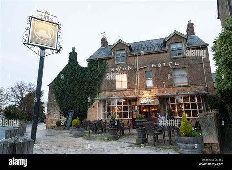 The Swan Hotel Broadway the Cotswolds UK at dusk Stock Photo: 62763524 ...