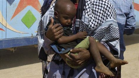 Somalia famine camp children at risk of hyena attack - BBC News