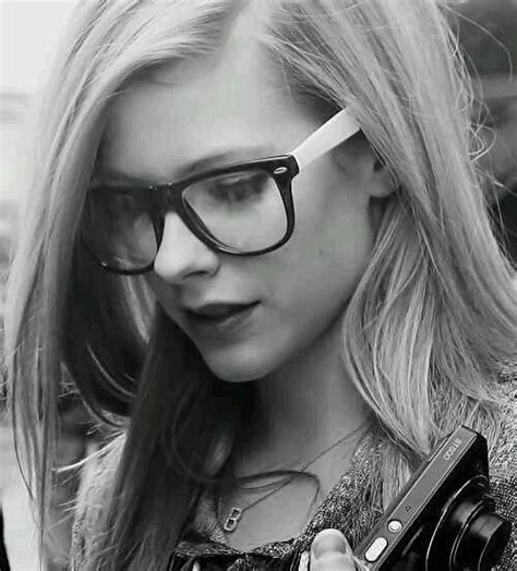 Glasses | Avril lavigne pictures, Glasses, Square sunglasses women