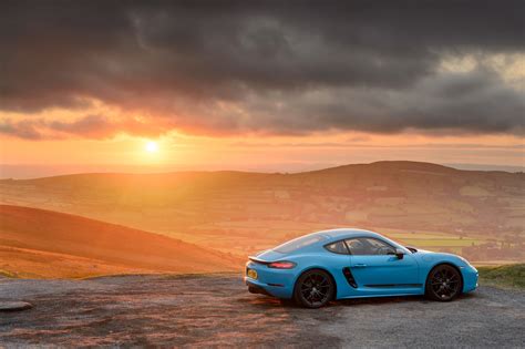 Download Vehicle Porsche 718 Cayman 4k Ultra HD Wallpaper