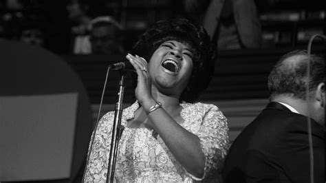 Aretha Franklin, Indomitable ‘Queen of Soul,’ Dies at 76 - The New York Times