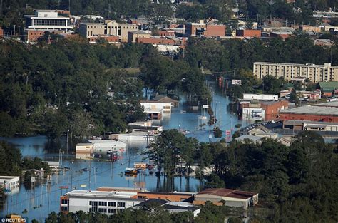 Death toll climbs as floods swamp North Carolina after Hurricane Matthew | Daily Mail Online