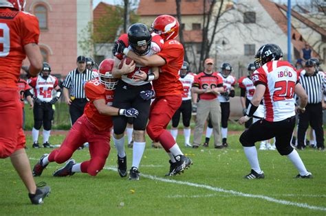 Kids playing American Football image - Free stock photo - Public Domain ...